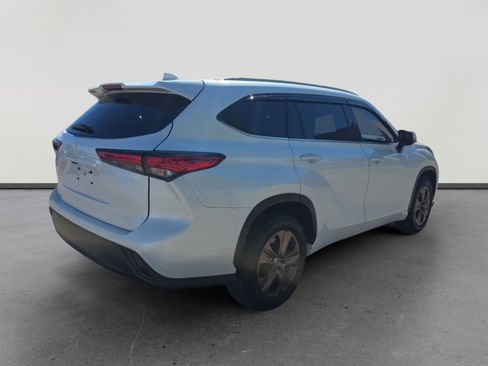 Used 2022 Toyota Highlander Bronze Edition image 5