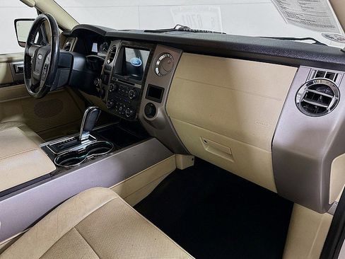 Used 2017 Ford Expedition Limited w/ Equipment Group 301A AWD/4WD image 31