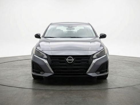 Used 2025 Nissan Altima 2.5 SV image 2