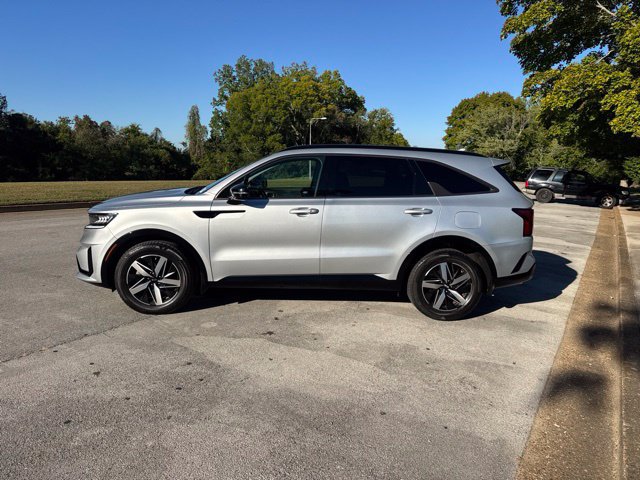 Used 2021 Kia Sorento EX w/ Panoramic Sunroof Package FWD image 4
