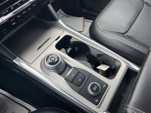 Used 2023 Ford Explorer Limited w/ Limited Technology Package AWD/4WD image 19