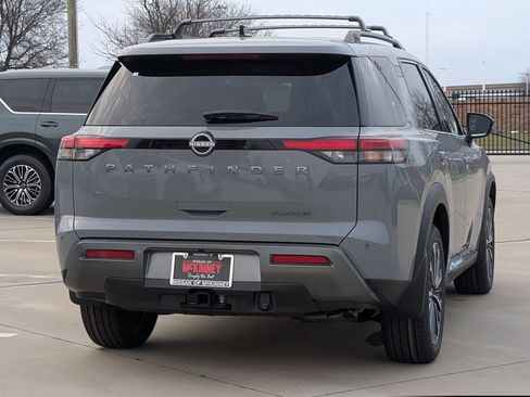New 2026 Nissan Pathfinder Platinum FWD image 4
