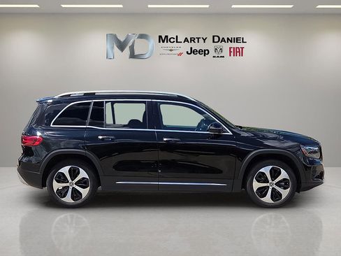 Used 2025 Mercedes-Benz GLB 250 4MATIC image 6