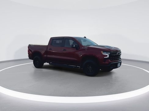 Used 2022 Chevrolet Silverado 1500 LT Trail Boss w/ Convenience Package II AWD/4WD image 2