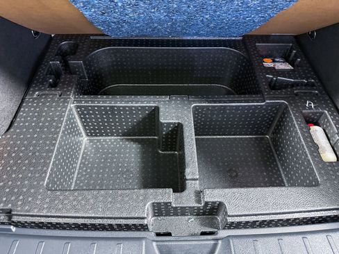 Certified 2025 Nissan Kicks SV image 31