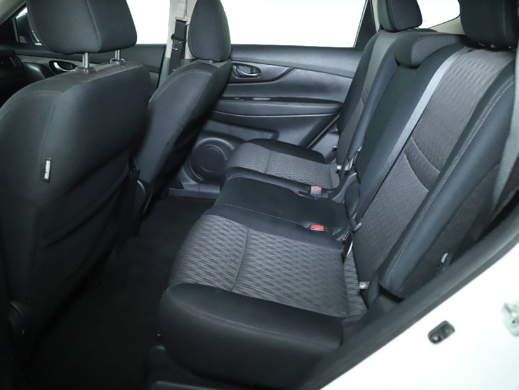 Used 2018 Nissan Rogue S AWD/4WD image 15
