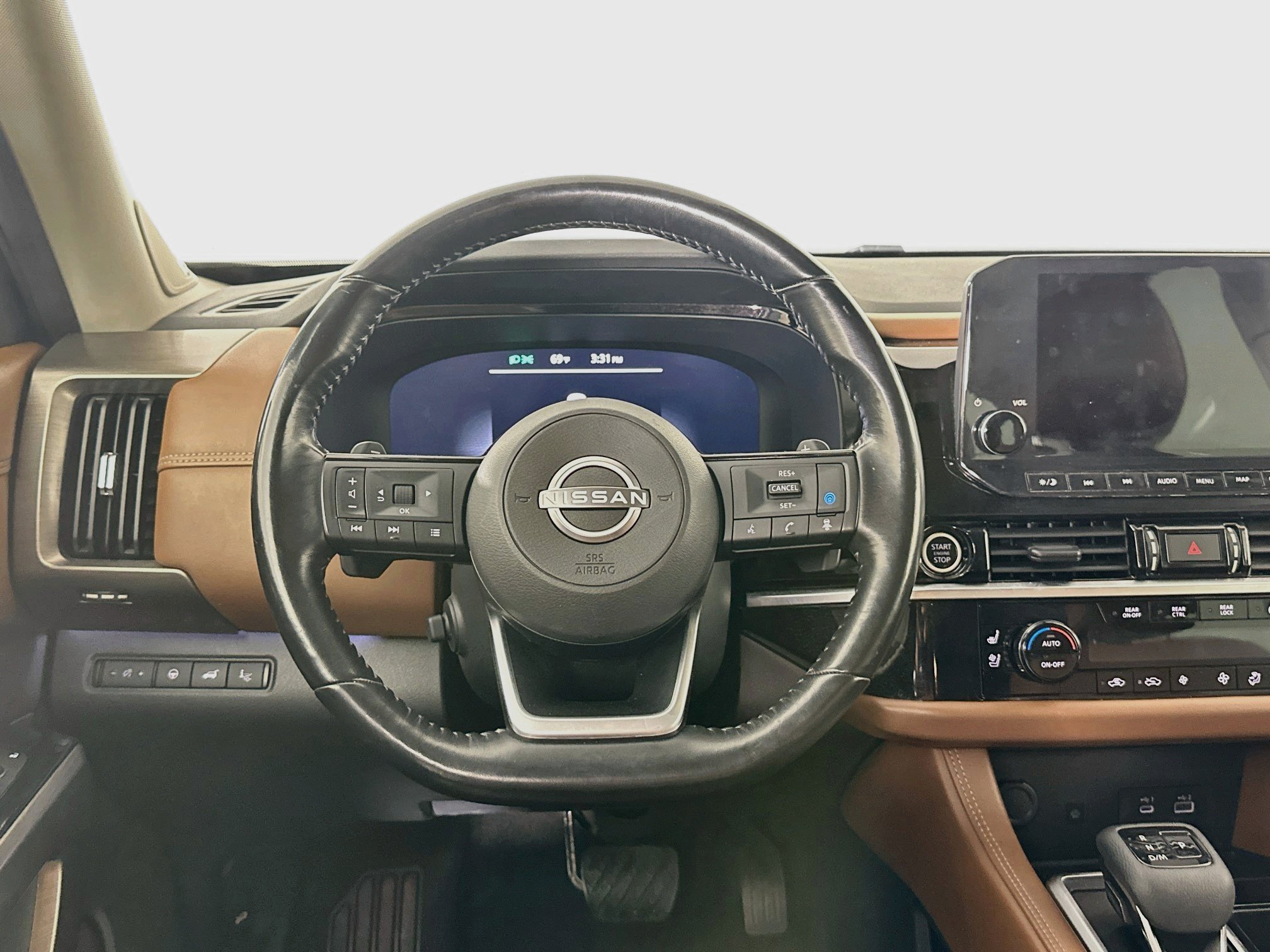 Used 2023 Nissan Pathfinder Platinum w/ Cargo Package FWD image 18