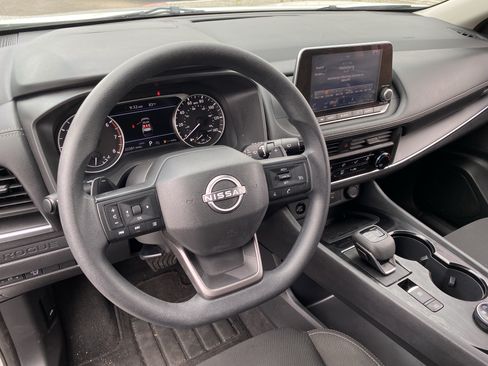 Used 2025 Nissan Rogue S AWD/4WD image 18