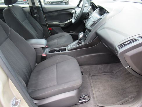 Used 2018 Ford Focus SE FWD image 10