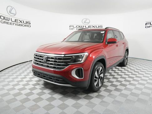 Used 2024 Volkswagen Atlas SE image 1