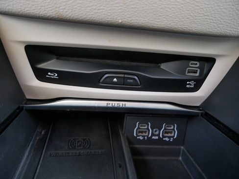 Used 2022 Chrysler Pacifica Limited w/ Uconnect Theater Family Group AWD/4WD image 24