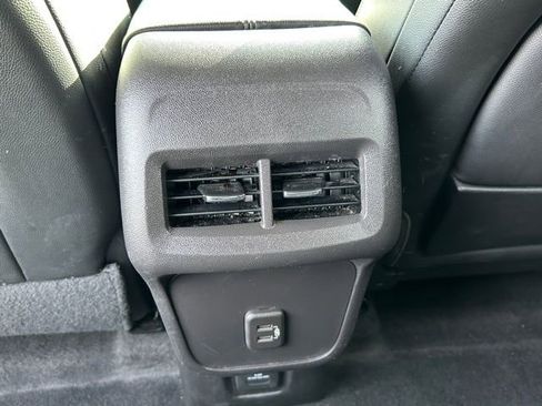 Used 2024 GMC Terrain SLT image 17