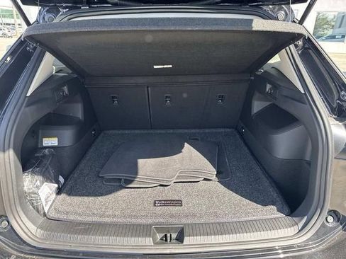 Used 2025 Volkswagen Tiguan S FWD image 5