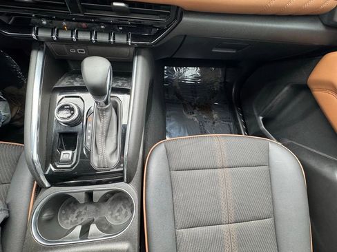 Used 2024 GMC Canyon AT4 w/ Technology Package image 29