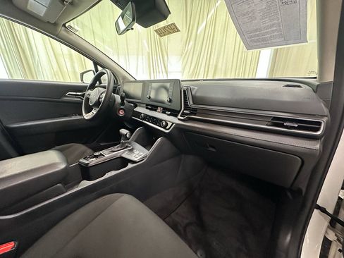 Used 2024 Kia Sportage LX image 17