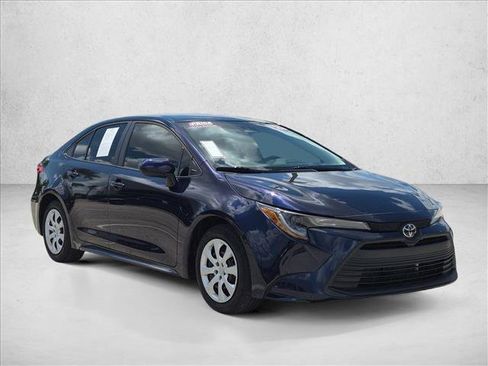 Certified 2023 Toyota Corolla LE FWD image 3