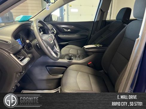 Used 2022 GMC Terrain SLE w/ Driver Convenience Package image 9