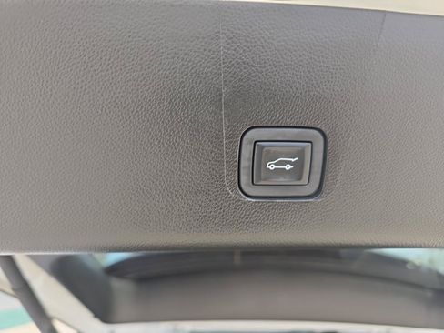 Used 2023 Chevrolet Traverse LT FWD image 14