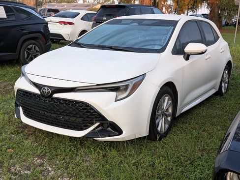 Used 2025 Toyota Corolla SE FWD image 3