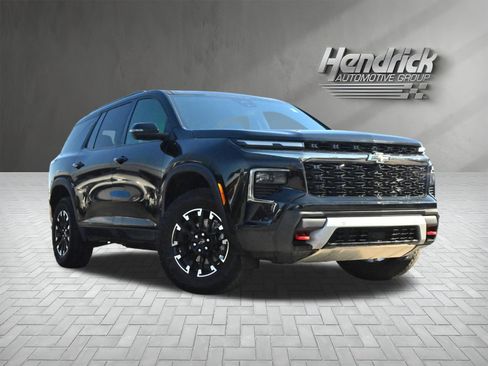 Used 2024 Chevrolet Traverse Z71 w/ Enhanced Driving Package image 2