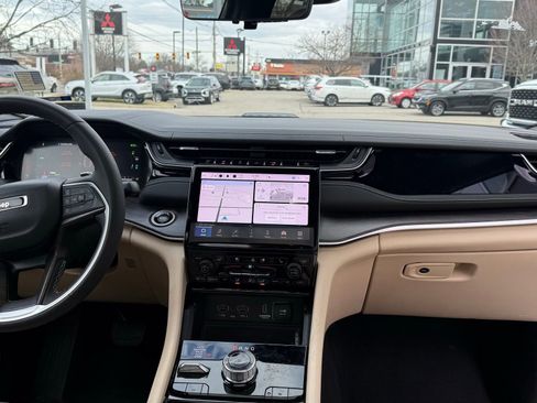 Used 2022 Jeep Grand Cherokee Limited 4xe w/ Luxury Tech Group II image 15