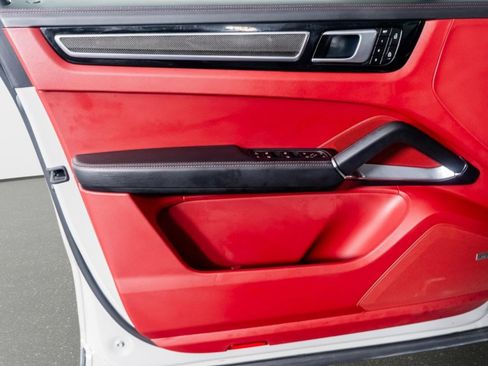 Used 2022 Porsche Cayenne Turbo image 38