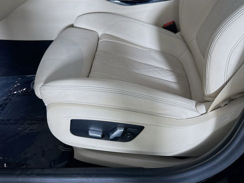 Used 2021 BMW 530e w/ Parking Assistance Package image 19