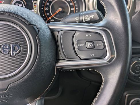 Used 2022 Jeep Wrangler Unlimited Sahara image 18