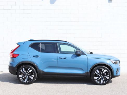 Used 2023 Volvo XC40 B5 Ultimate w/ Protection Package Premier image 22