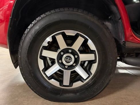 Used 2020 Toyota 4Runner TRD Off-Road Premium AWD/4WD image 15