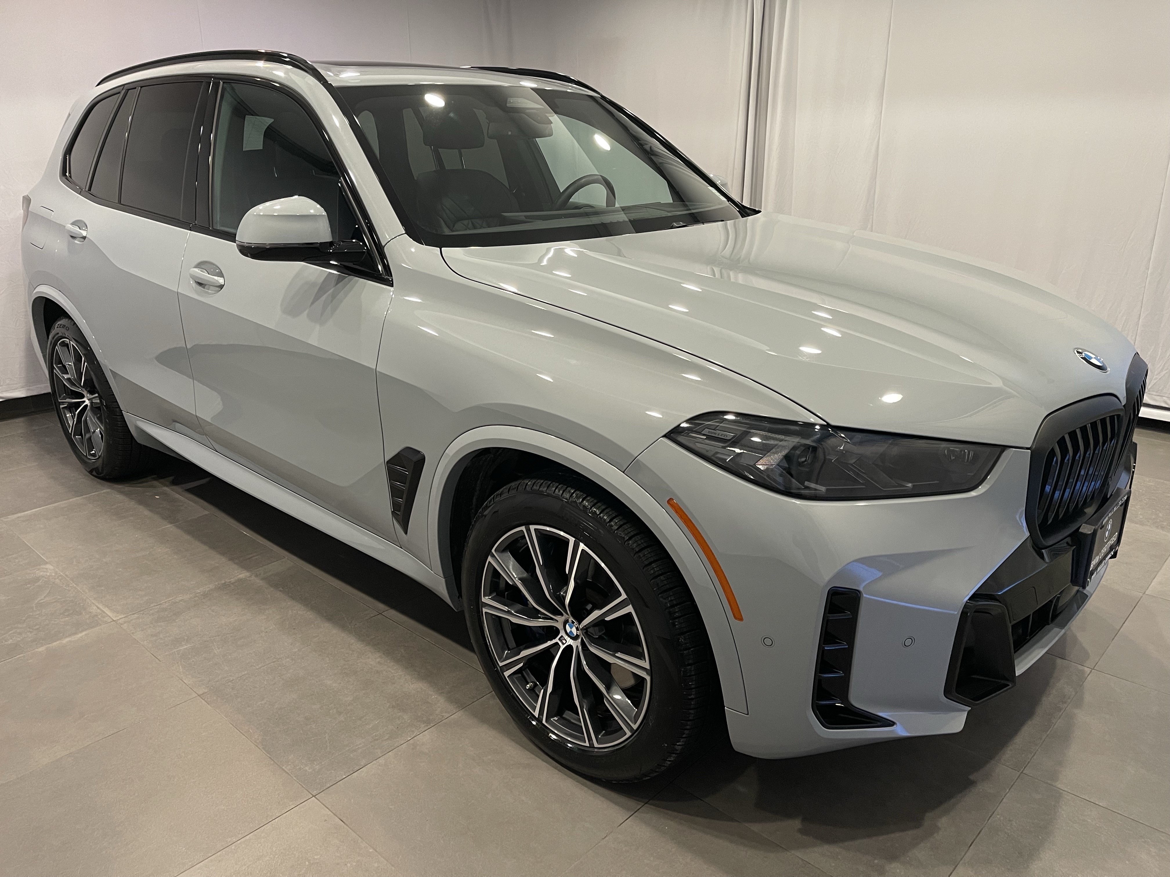 Certified 2024 BMW X5 xDrive40i w/ M Sport Package AWD/4WD image 3