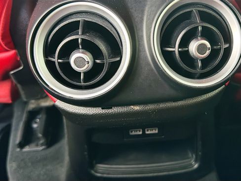 Used 2020 Alfa Romeo Stelvio image 21