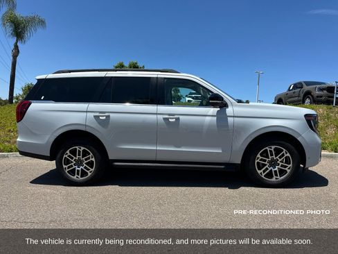 Used 2025 Ford Expedition Active AWD/4WD image 7