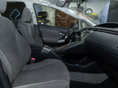 Used 2013 Toyota Prius Two image 18