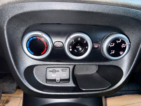Used 2014 FIAT 500L Trekking FWD image 32