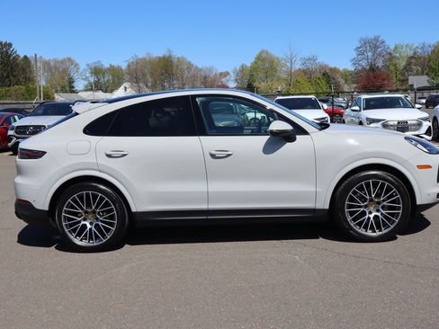 Used 2023 Porsche Cayenne Platinum Edition AWD/4WD image 4