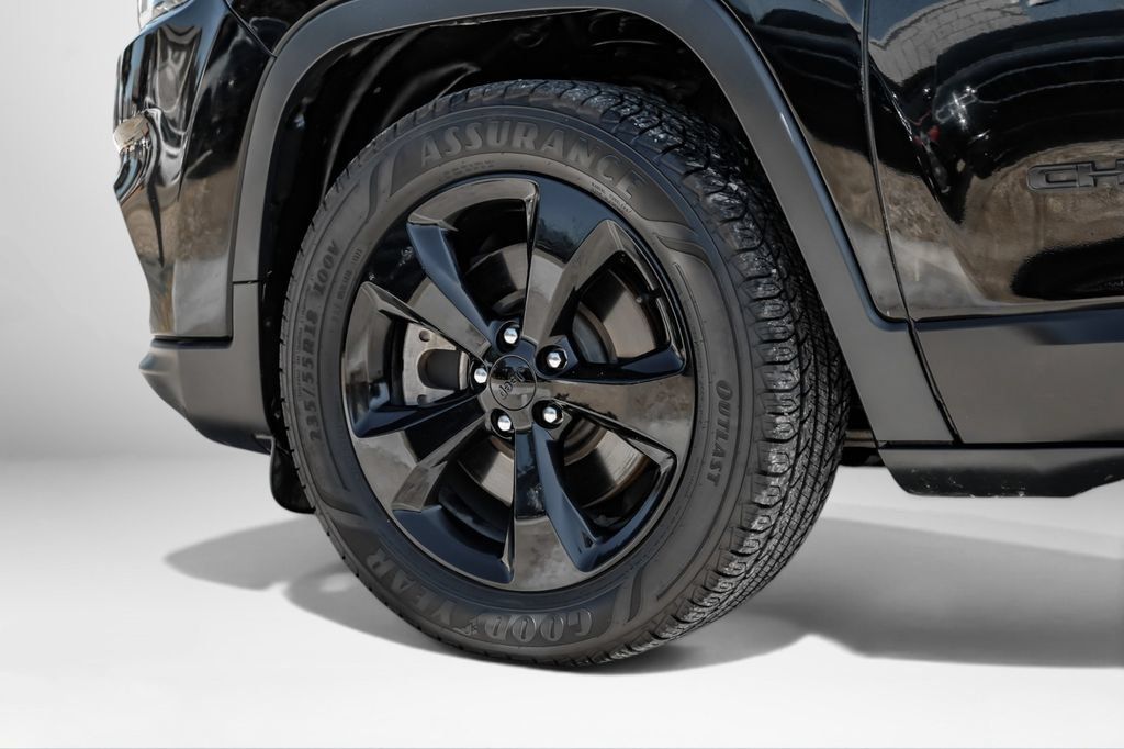 Used 2021 Jeep Cherokee Latitude Plus FWD image 47