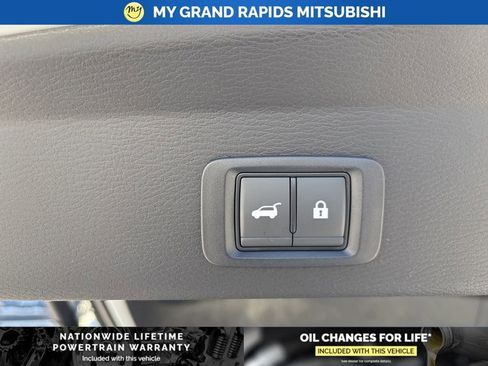 New 2026 Mitsubishi Outlander SEL image 18