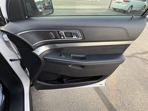 Used 2019 Ford Explorer XLT w/ Equipment Group 202A AWD/4WD image 20