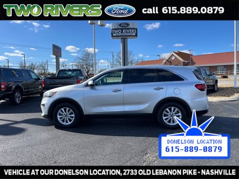 Used 2019 Kia Sorento LX image 40
