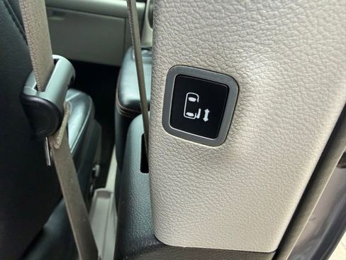 Used 2017 Chrysler Pacifica Touring-L Plus image 16