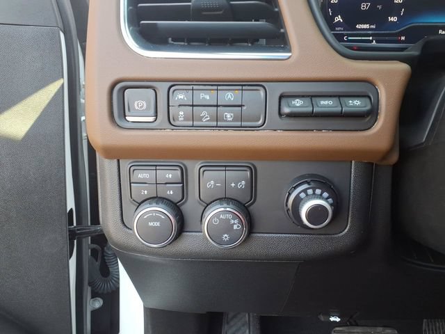 Used 2023 Chevrolet Tahoe High Country AWD/4WD image 15