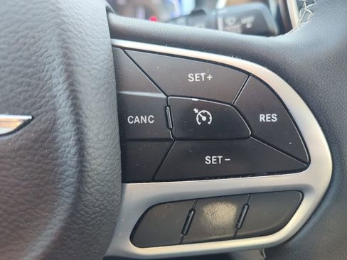 Used 2023 Chrysler Voyager LX image 11