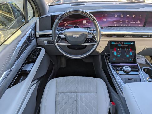 Certified 2025 Cadillac Escalade IQ Luxury 1 AWD/4WD image 15