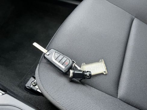 Used 2025 Toyota Corolla LE image 22