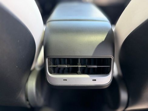 Used 2021 Tesla Model Y Long Range image 50