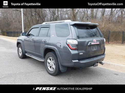 Used 2016 Toyota 4Runner SR5 Premium image 10
