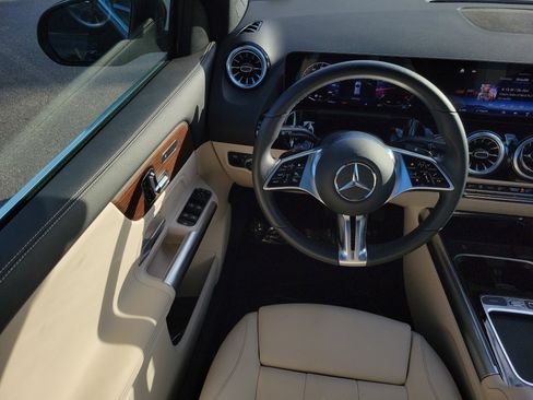 Certified 2025 Mercedes-Benz GLA 250 image 17