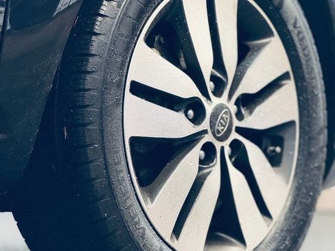 Used 2013 Kia Forte EX image 17