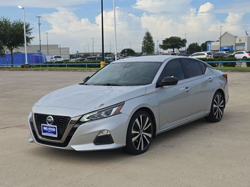 Used 2020 Nissan Altima 2.5 SR FWD image 8